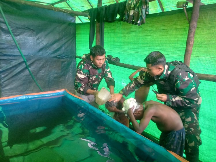 Satgas Mobile Raider 300 Mengajarkan Kebiasaan Mandi Sehari Sekali