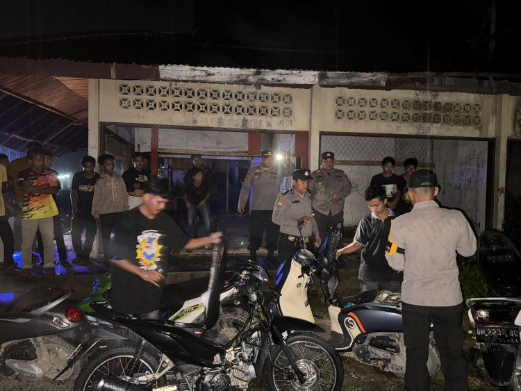 Kapolsek Peranap Pimpin Patroli Blue Light untuk Antisipasi Gangguan Kamtibmas Tahapan Pilkada 2024