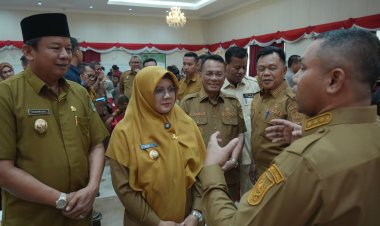 Afni Z Dorong Perusahaan Bantu Perbaikan Jalan Rusak di Siak