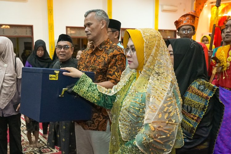 Mahkota Asli Kerajaan Siak Kembali, Bupati Afni Terharu
