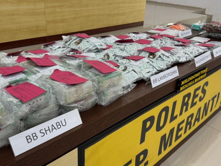 Polda Riau Gagalkan 30 Kg Sabu dan Ribuan Liquid Vape Narkotika Asal Malaysia