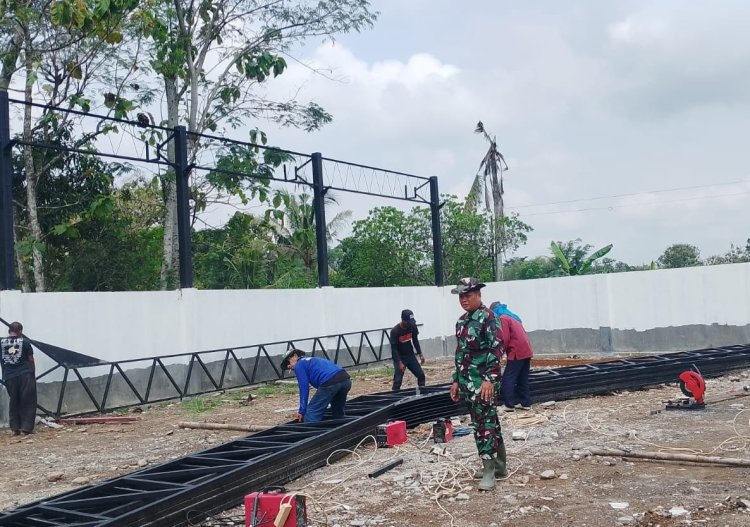 Babinsa Karanglor Pantau Pembangunan KDKMP Wonogiri, Dukung Ekonomi Desa